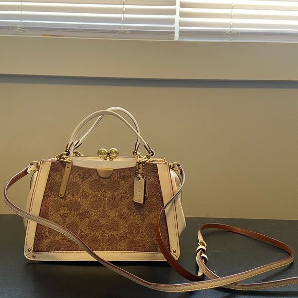 Kiss Lock Coach Purses - Picture 6 of 9